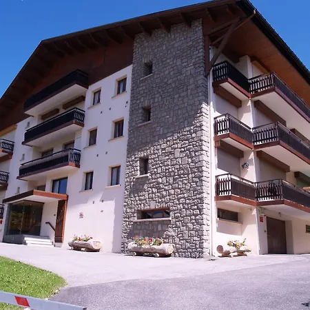 شقة 2 Pieces Au Coeur De Avec Balcon Et Parking